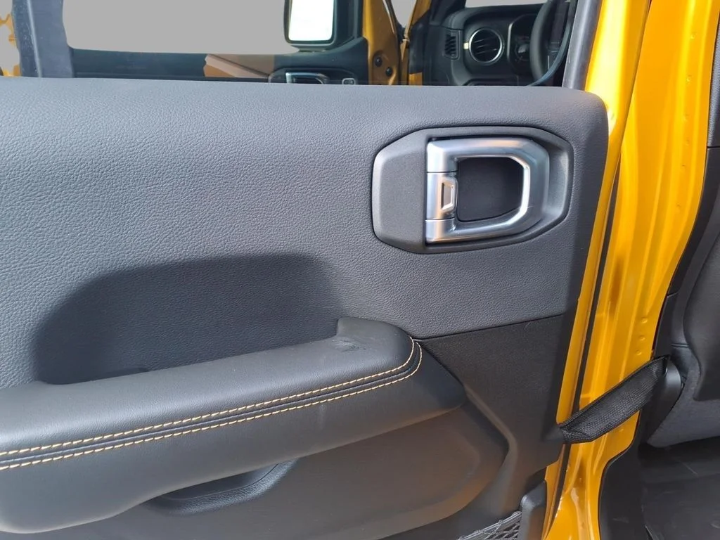 New 2026 Goldilocks Exterior Paint Jeep Sahara image 6