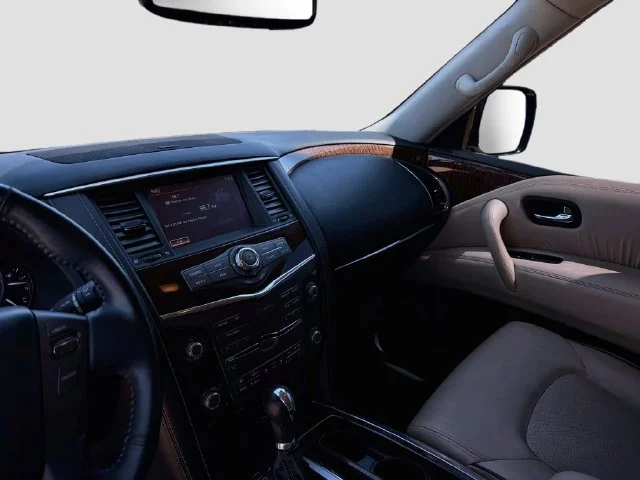 Used 2017 White Nissan SL image 9