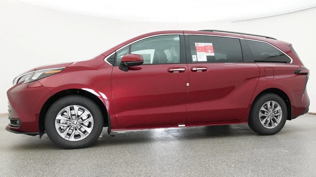 New 2026 Ruby Flare Pearl Toyota XLE image 4