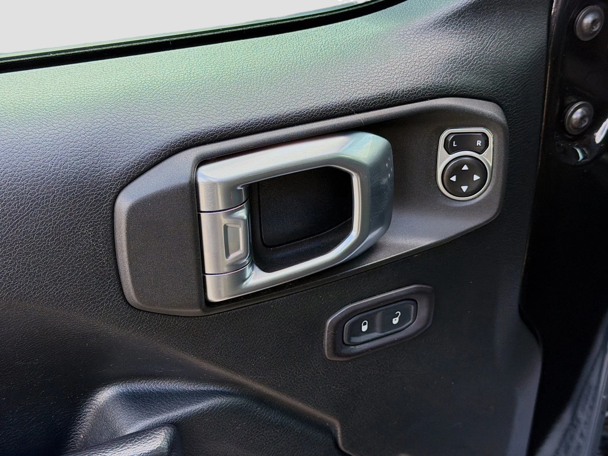Used 2019 Black Clearcoat Jeep Sport S image 21