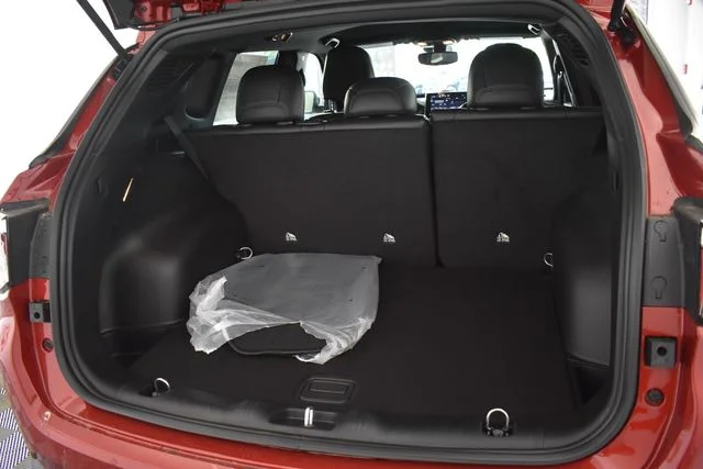 New 2026 Red Hot Pearlcoat Jeep Latitude image 16