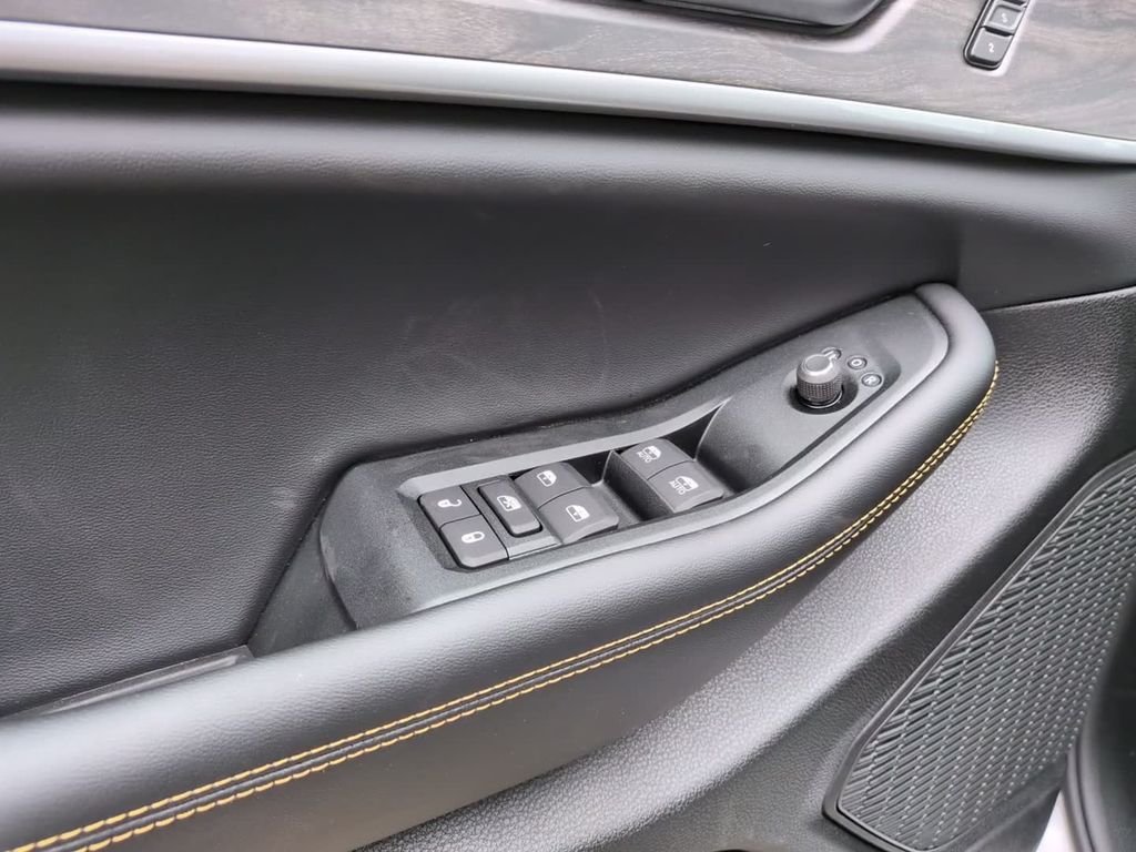 New 2026 Silver Zynith Exterior Paint Jeep  image 12