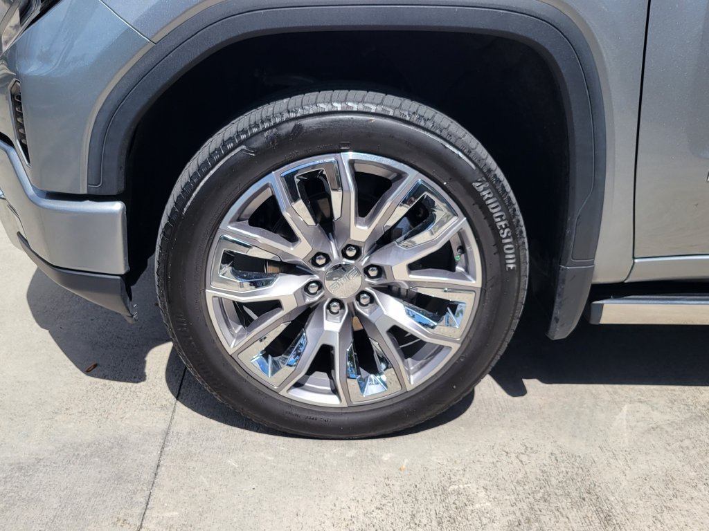 Used 2025 Silver GMC Denali image 4