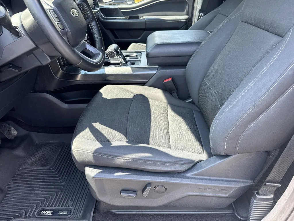 Used 2023 White Ford XLT image 9