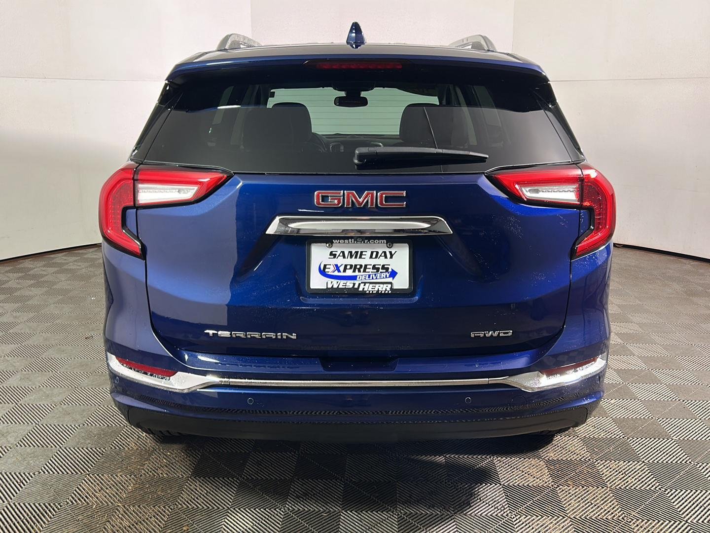 Used 2022 Marine Metallic GMC Denali image 7