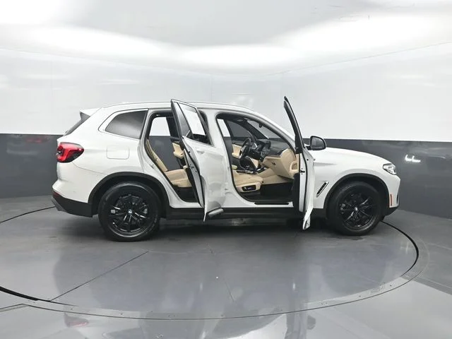 Used 2022 White BMW xDrive30i image 37