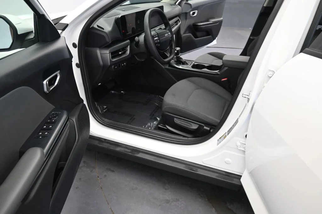 2025 Kia K4 LXS - Photo 15