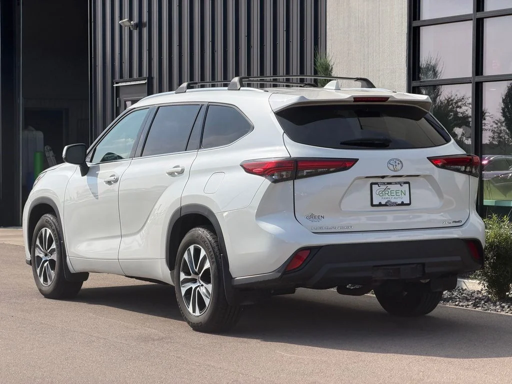 Used 2021 White Toyota XLE image 3