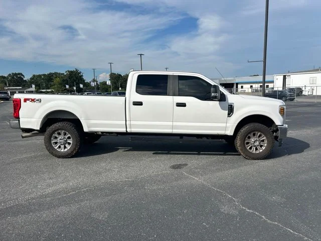 Used 2018 White Ford XL image 5