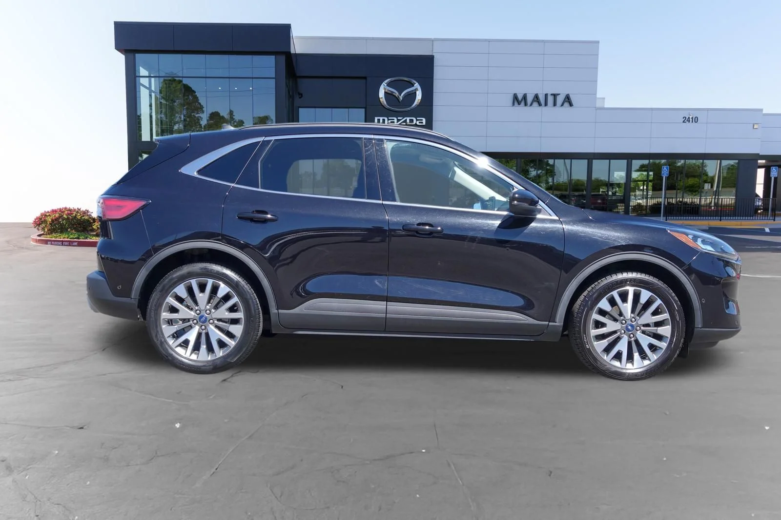 Used 2020 Black Metallic Ford Titanium image 2
