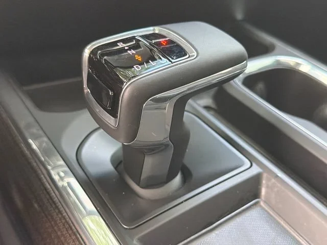 Used 2025 Summit White Chevrolet RST image 31