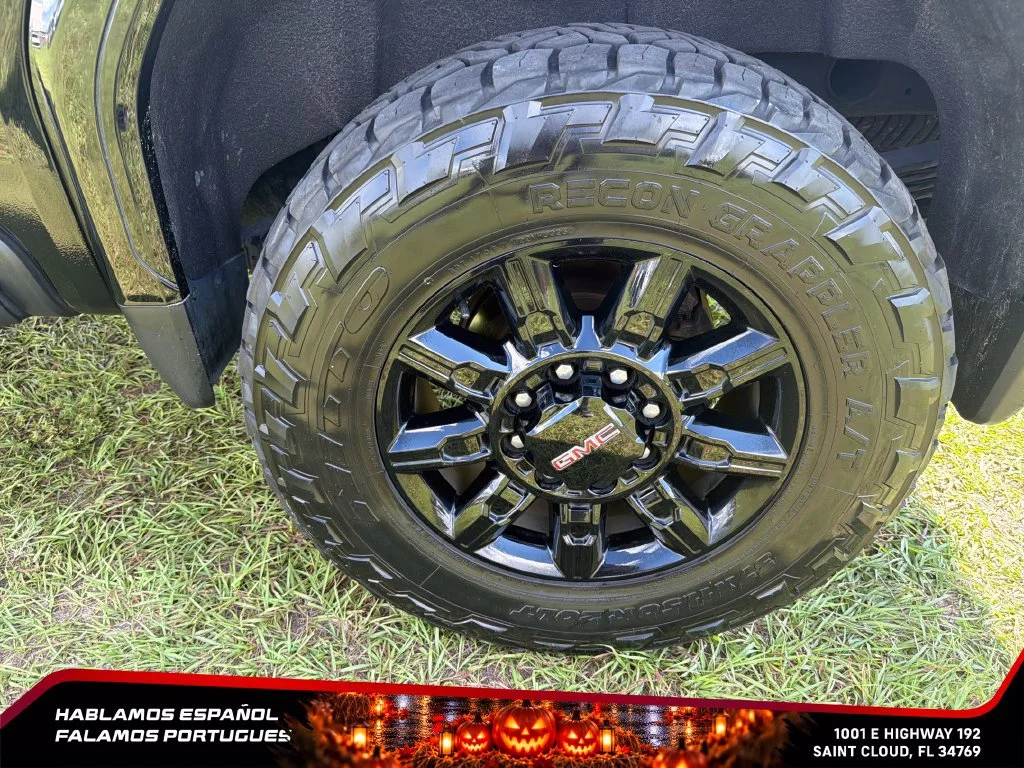 Used 2024 Onyx Black GMC AT4 image 11