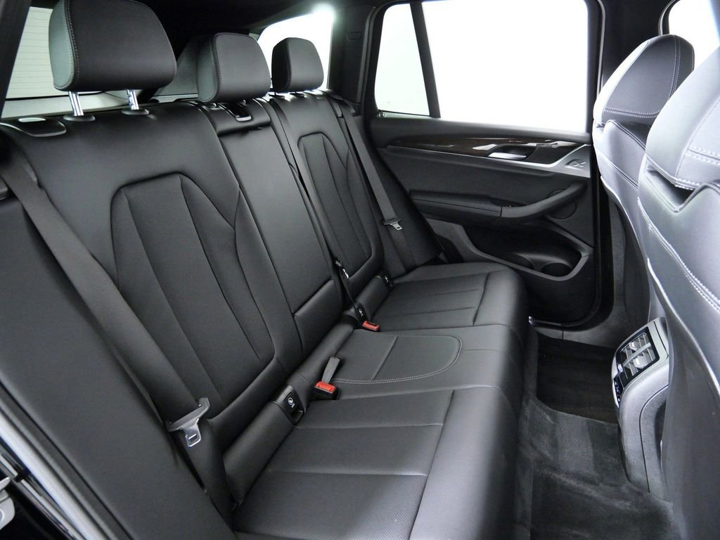 Used 2022 Black BMW xDrive30i image 26