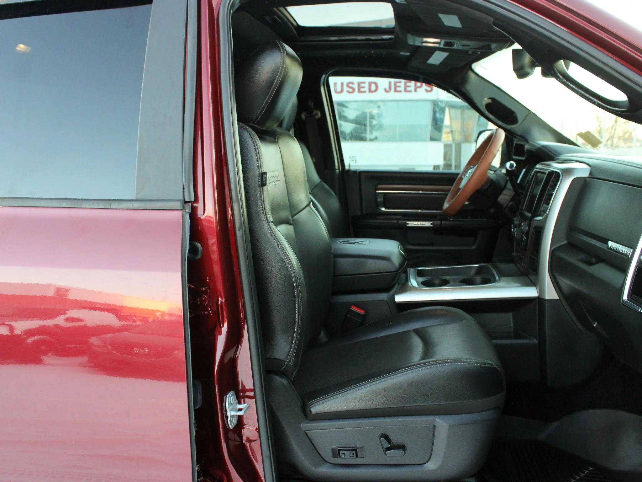Used 2017 Red RAM Laramie * No Accidents | Cummins | 5th Wheel/Gooseneck | Remote start | Alpine image 18