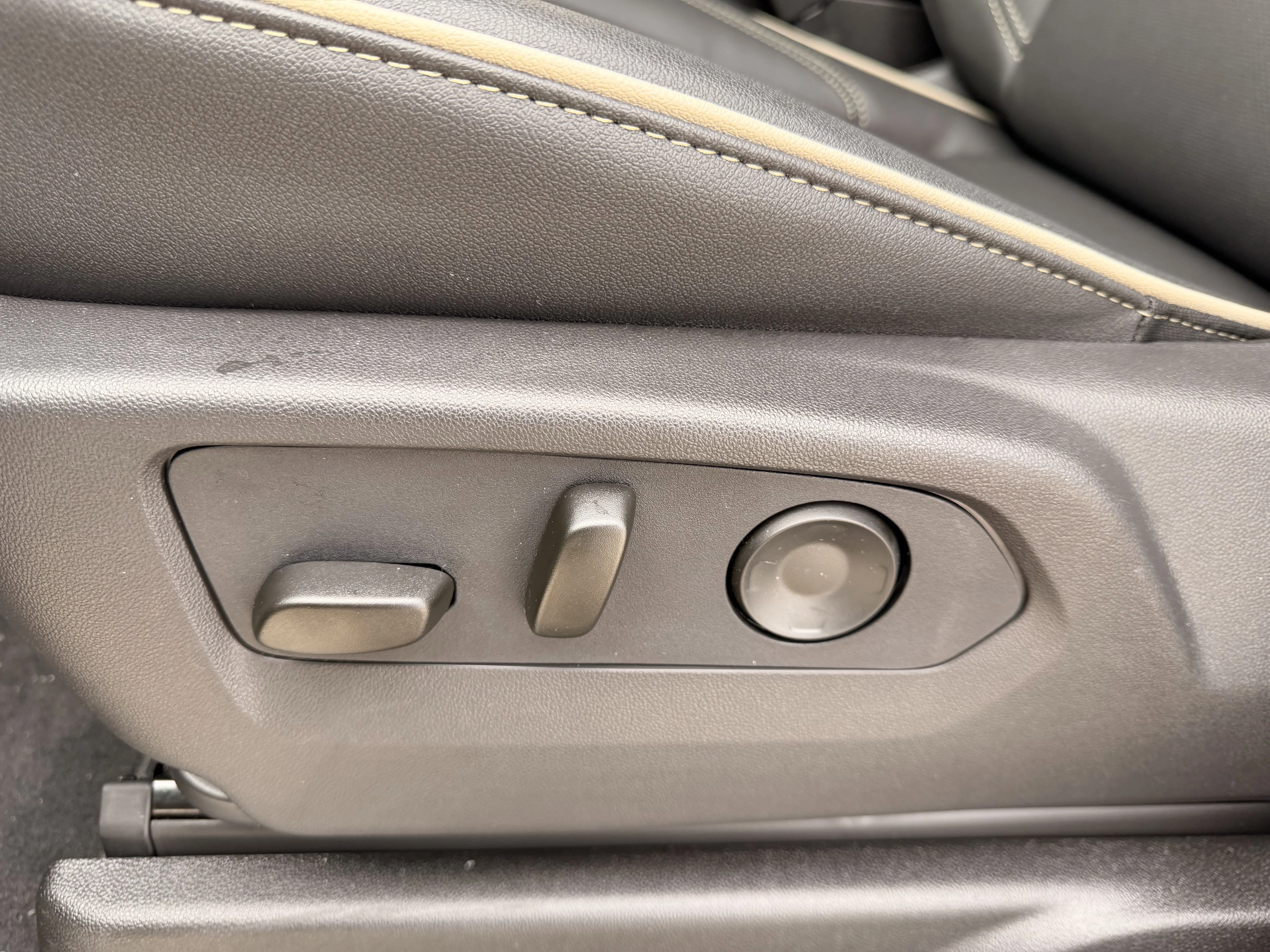 New 2026 Onyx Black GMC Elevation image 10