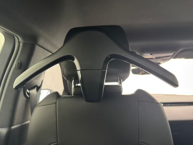 Used 2023 Fuji White Land Rover Dynamic image 36