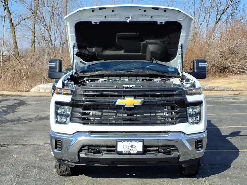 New 2026 Summit White Chevrolet Work Truck image 22
