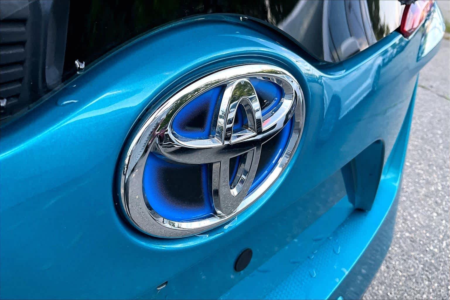 Certified Used 2017 Blue Magnetism Toyota Advanced image 29