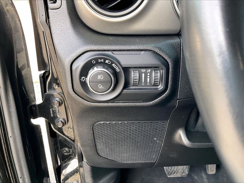 Used 2021 Black Jeep Sport image 26