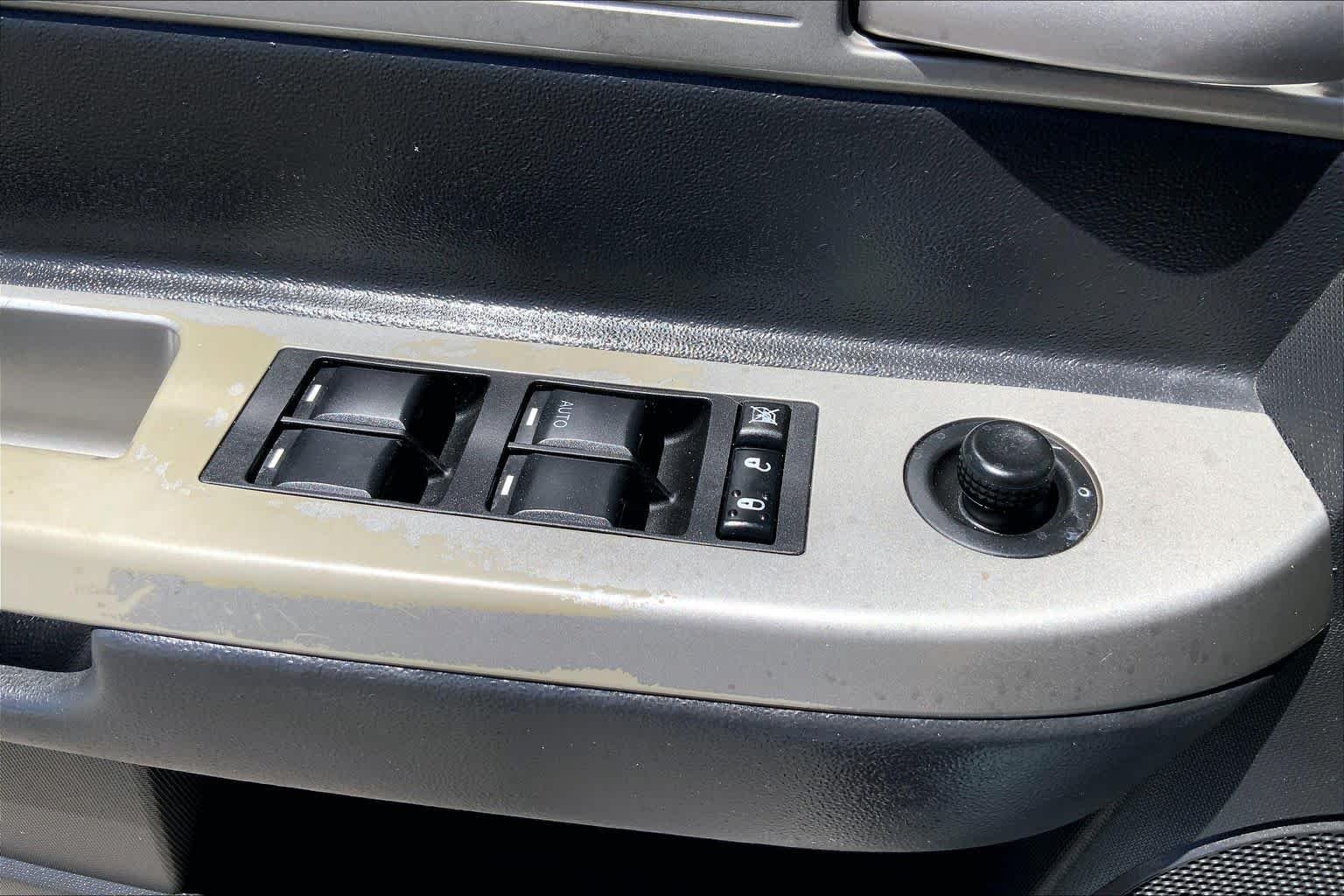 Used 2010 Silver Steel Metallic Chrysler Touring image 24