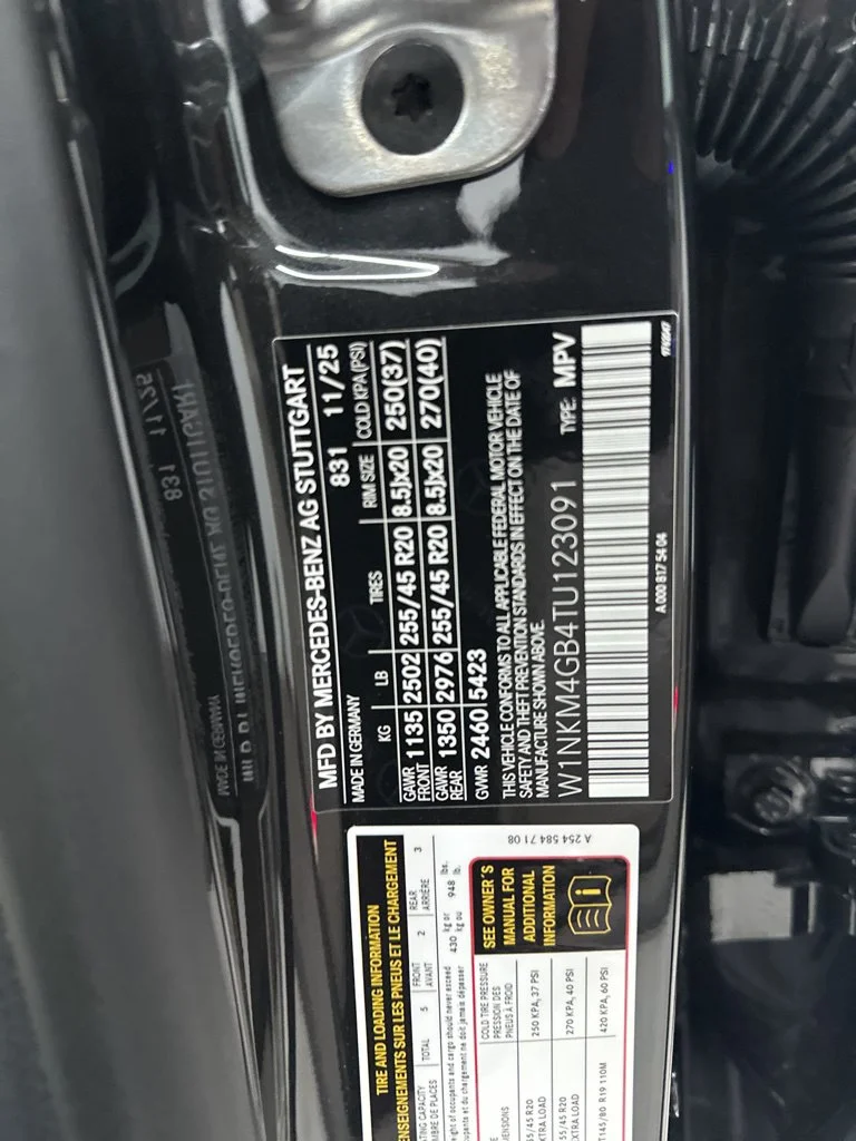 Used 2026 Gray Mercedes-Benz GLC 300 image 33