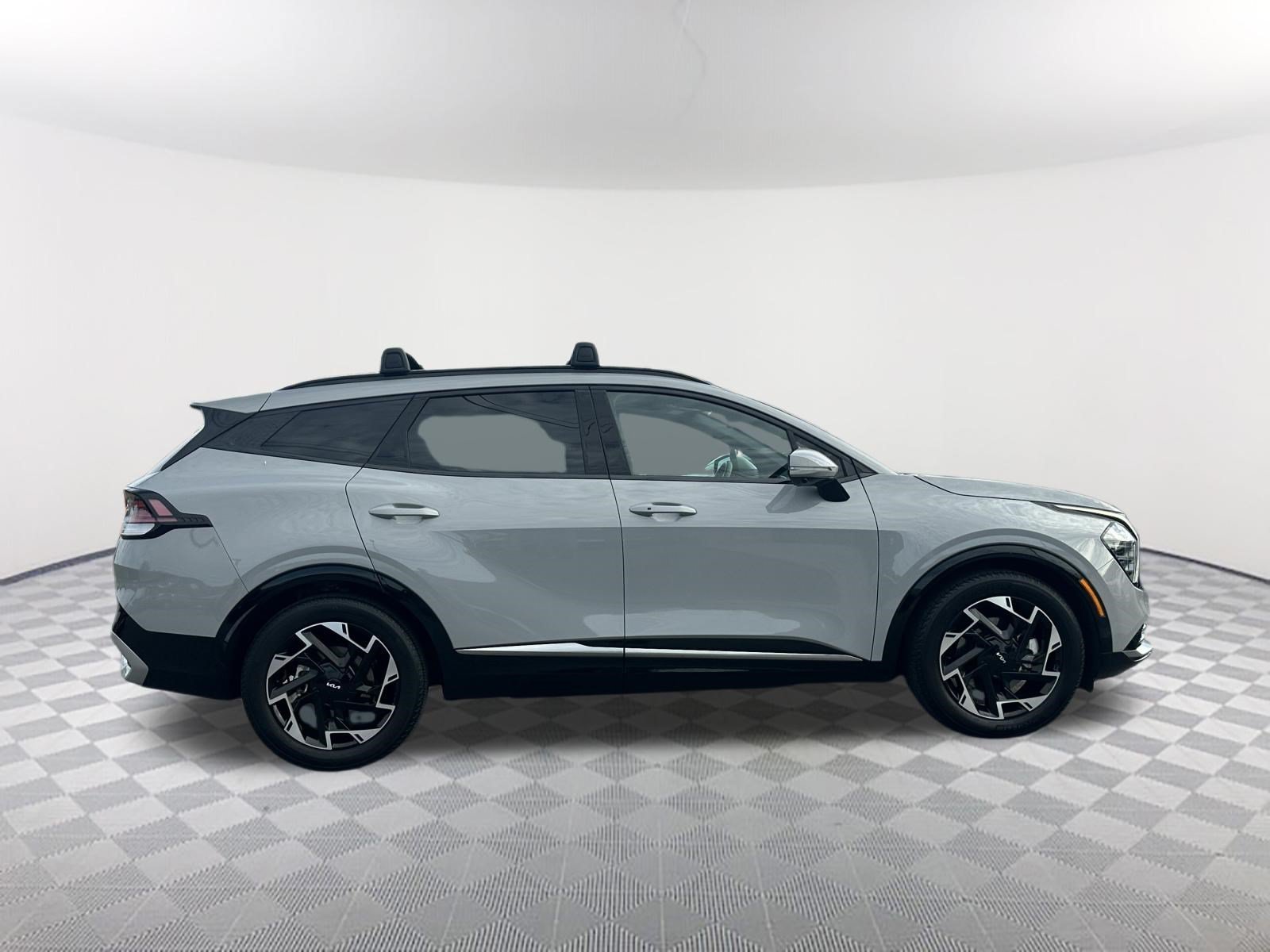 Used 2023 Wolf Gray Kia SX-Prestige image 4