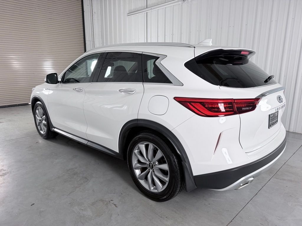 Used 2020 White INFINITI LUXE image 7