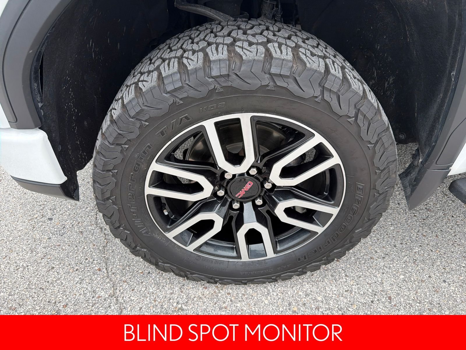 Used 2024 White GMC AT4 image 11