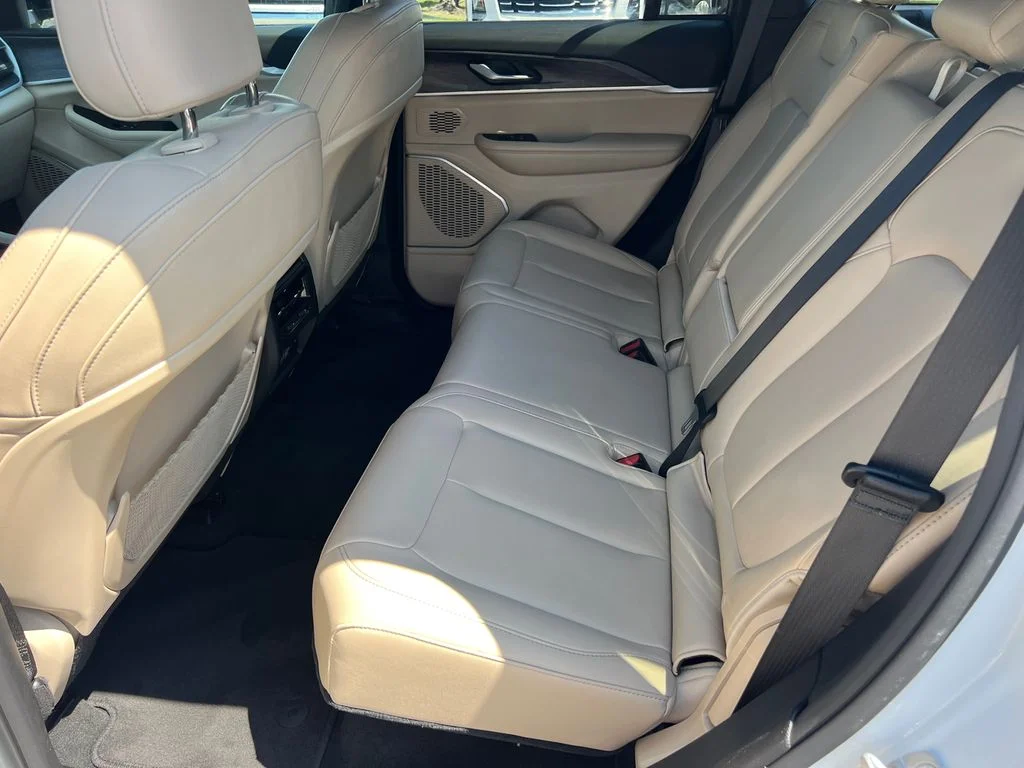 Used 2024 White Jeep 4xe image 23
