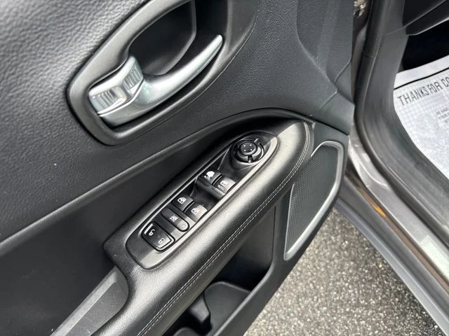 Used 2020 Granite Crystal Clearcoat Metallic Jeep Latitude image 20