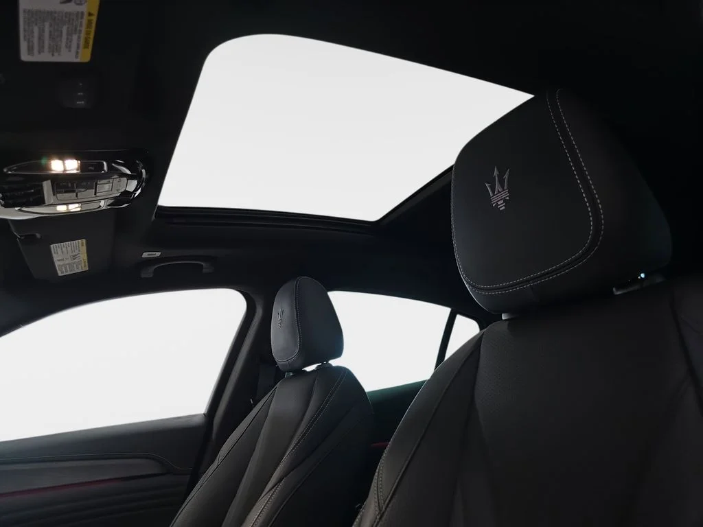 Used 2025 Bianco Maserati Modena image 29
