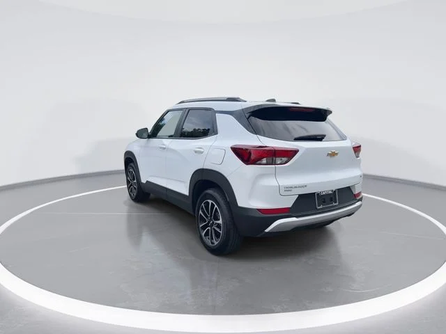 Used 2025 White Chevrolet LT image 6