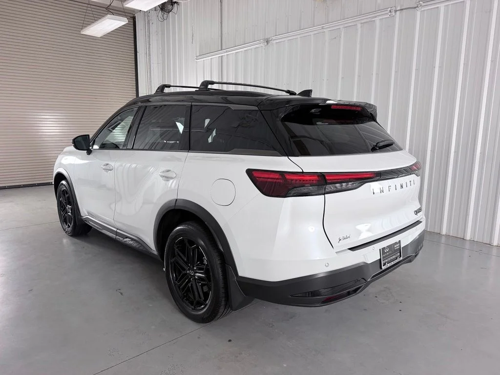 New 2027 2T RAD WHT INFINITI Sport AWD image 7