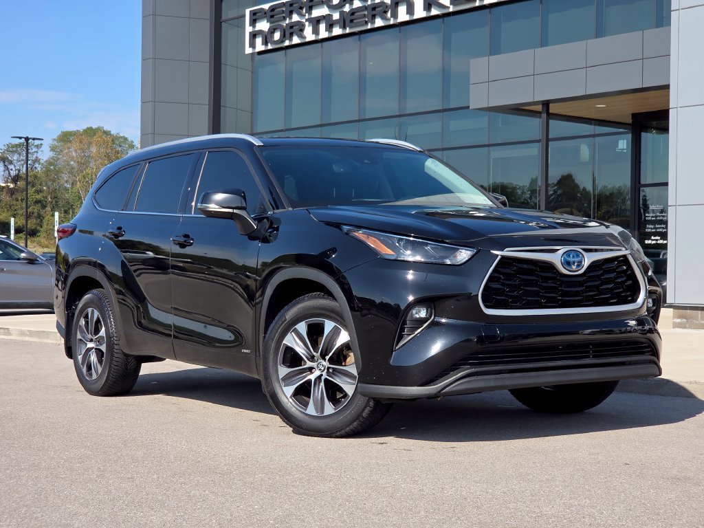 Used 2022 Midnight Black Metallic Toyota Hybrid XLE image 2