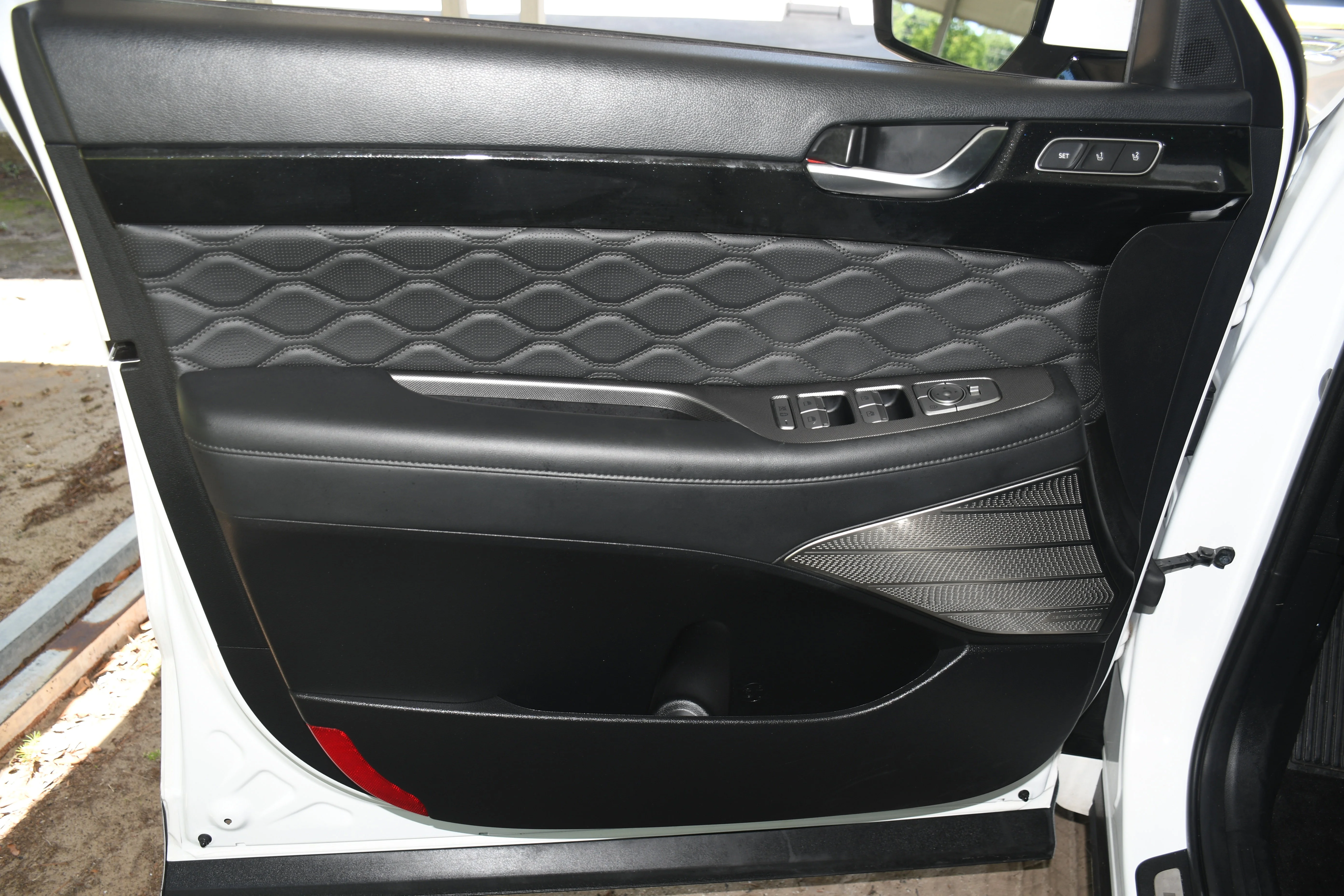 Used 2022 White Hyundai Calligraphy image 9