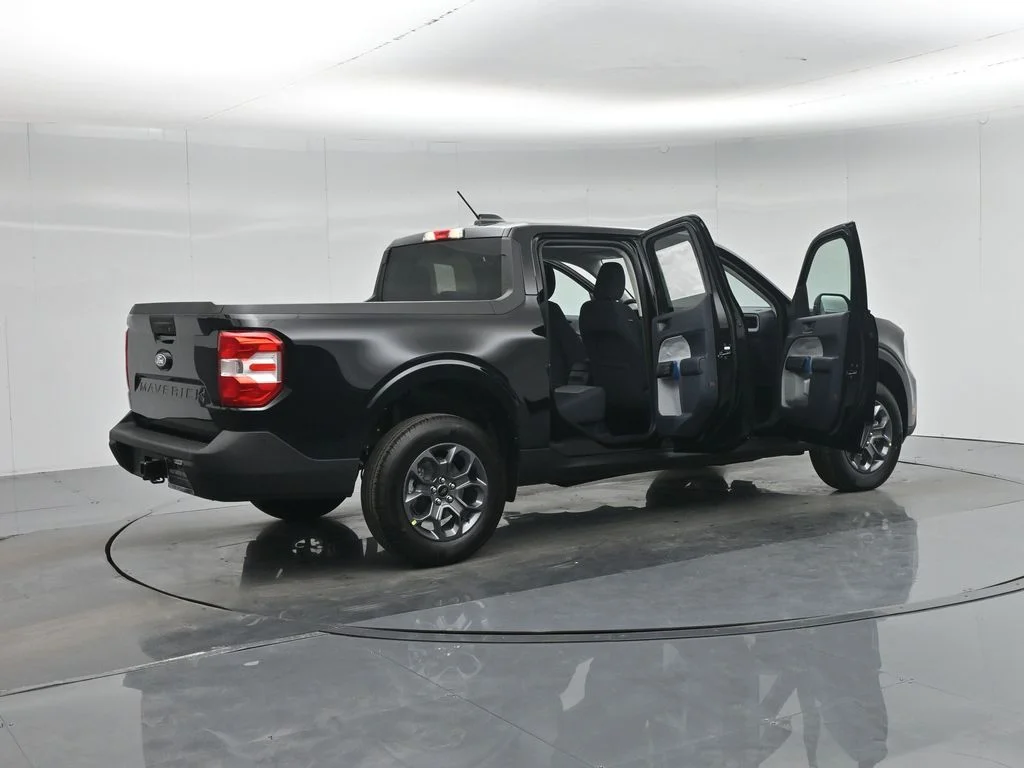 New 2026 Shadow Black Ford XLT image 5