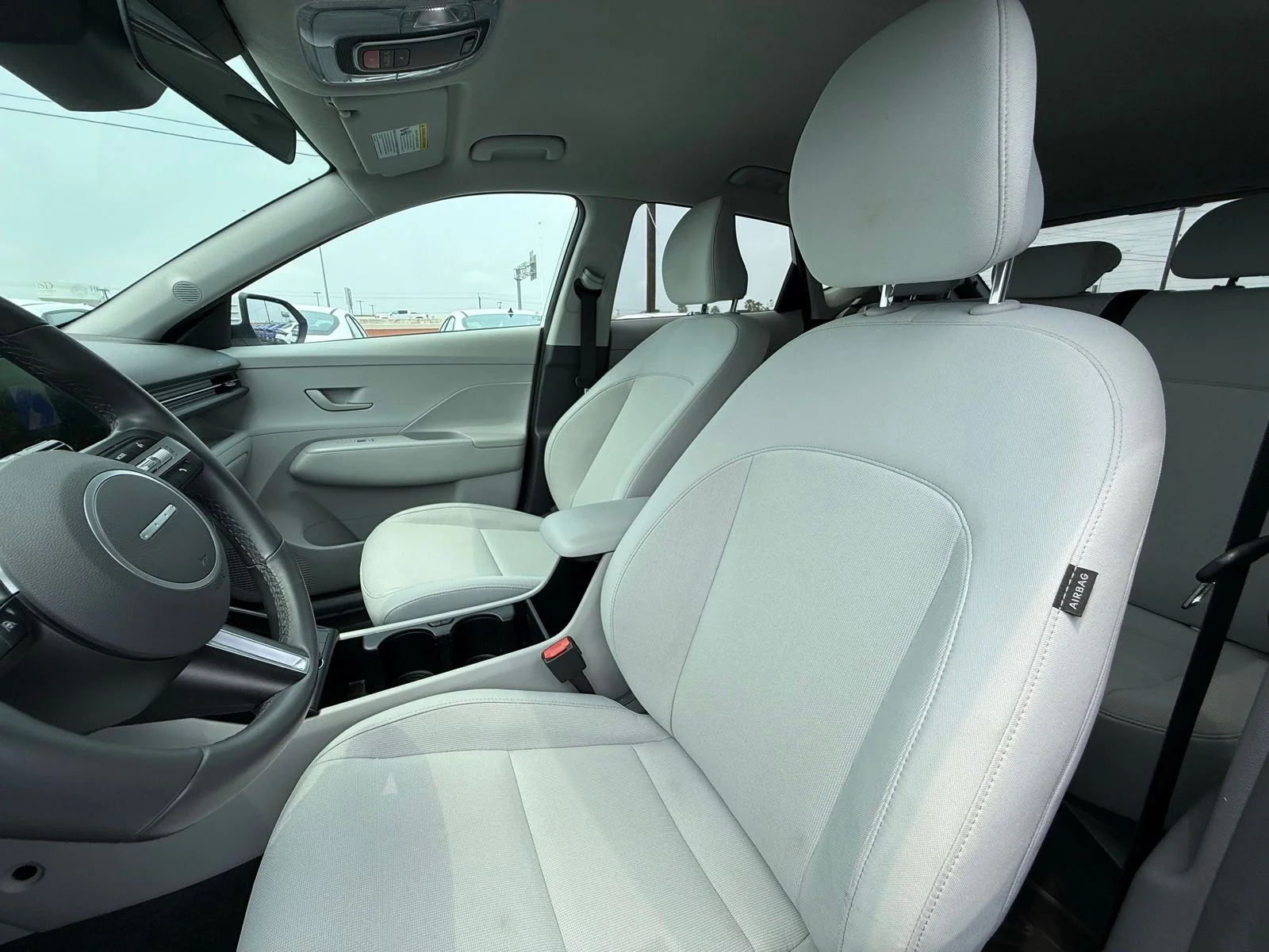 Used 2025 White Hyundai SEL Convenience image 13