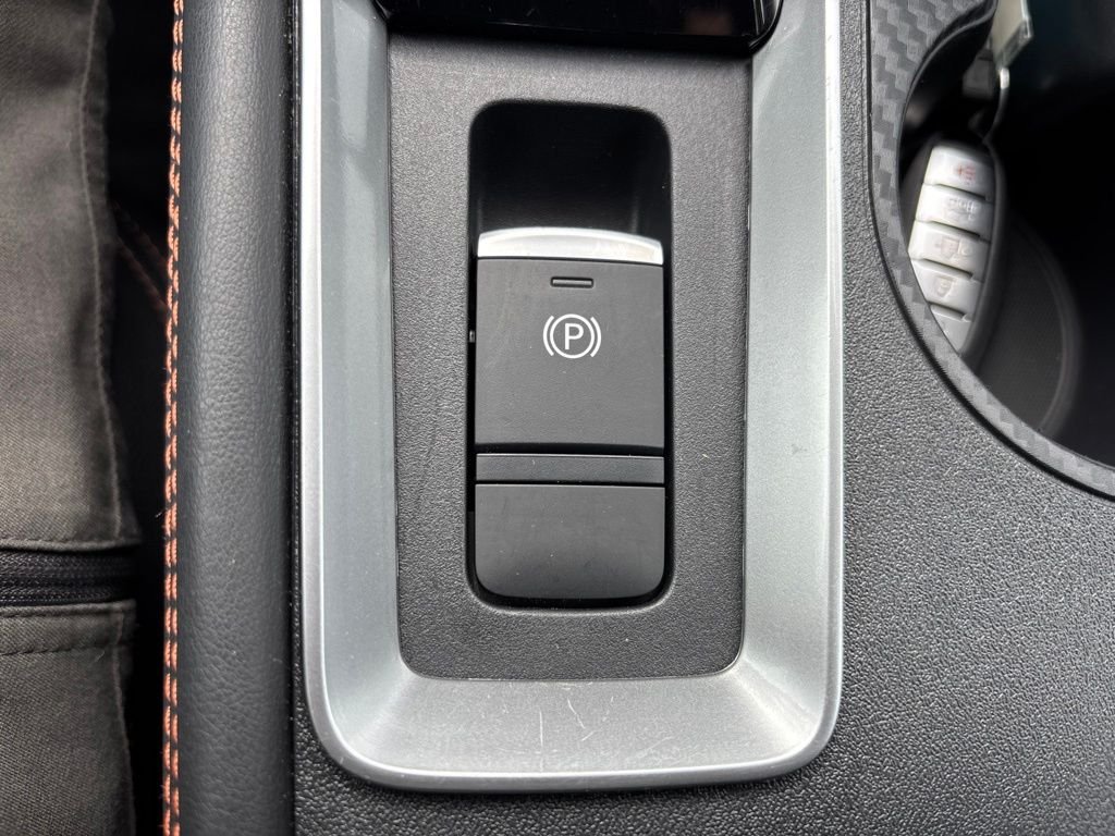 Used 2020 Red Nissan 2.5 SR image 29