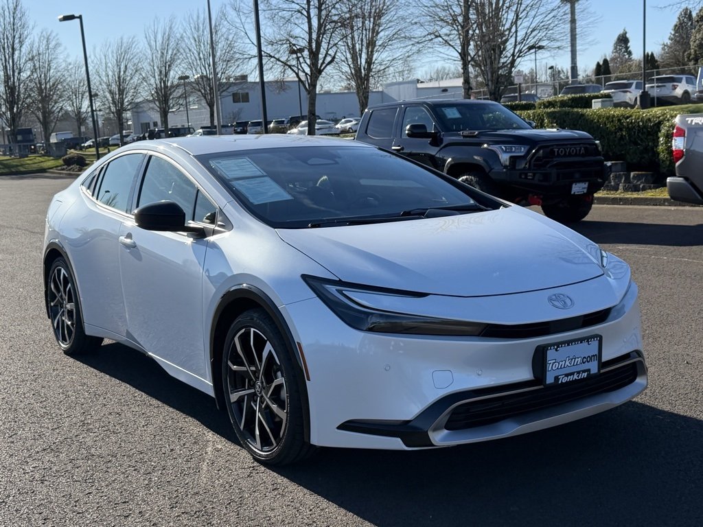 Used 2024 Toyota Prius Prime XSE with VIN JTDACACU7R3038689 for sale in Hillsboro, OR