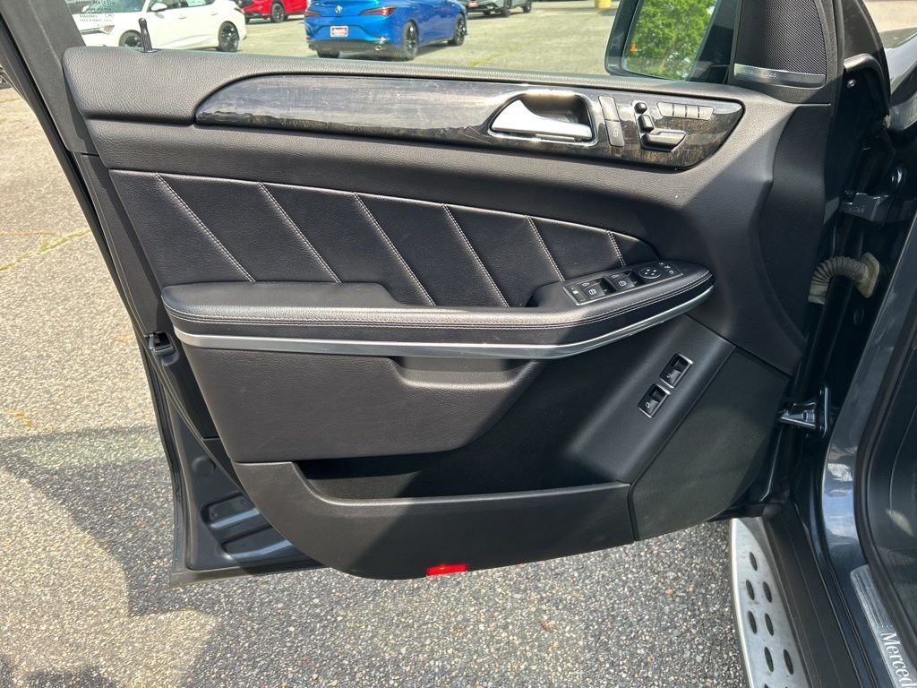 Used 2014  Mercedes-Benz GL 550 image 15