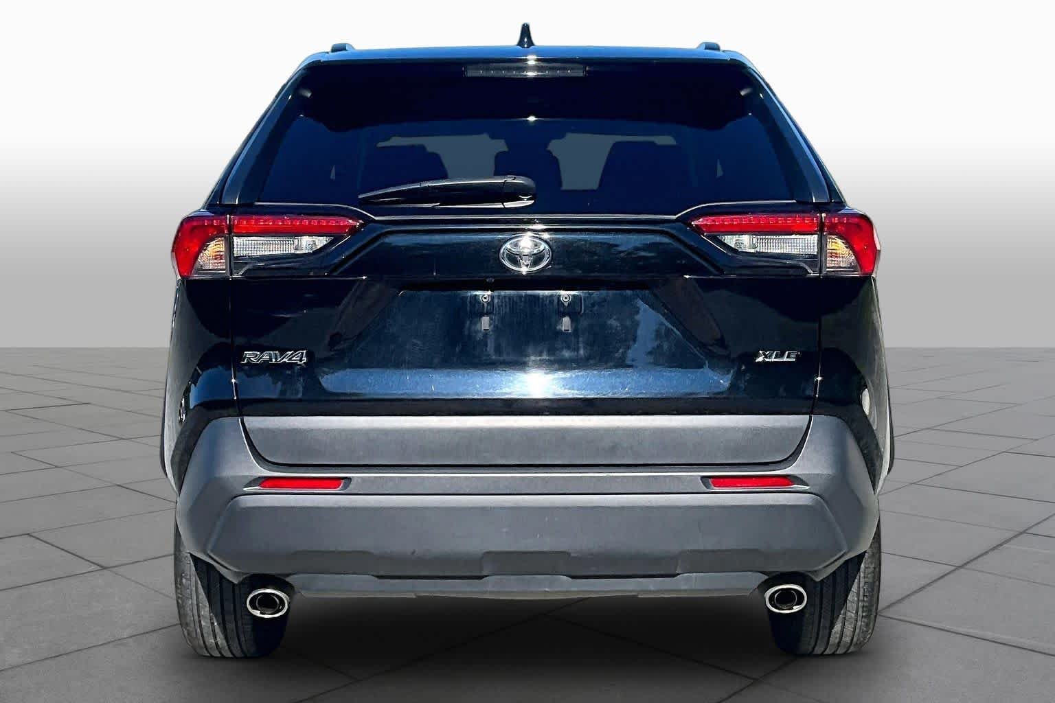 Used 2025 Midnight Black Metallic Toyota XLE image 5