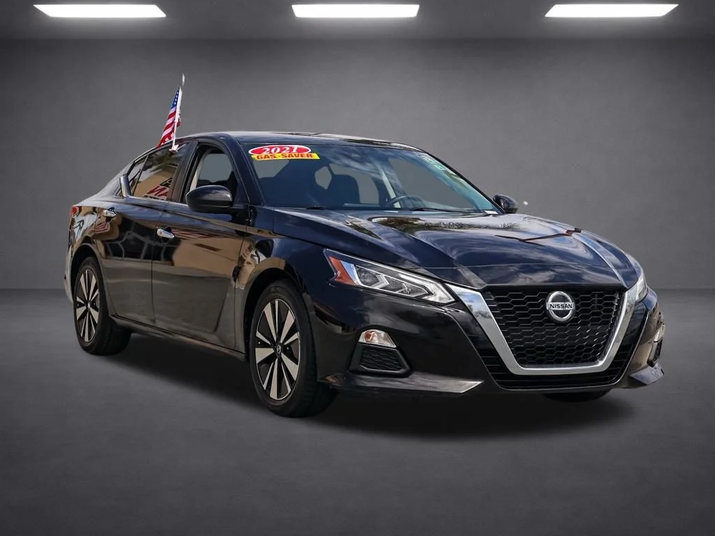 Used 2021 Black Nissan 2.5 SV image 1