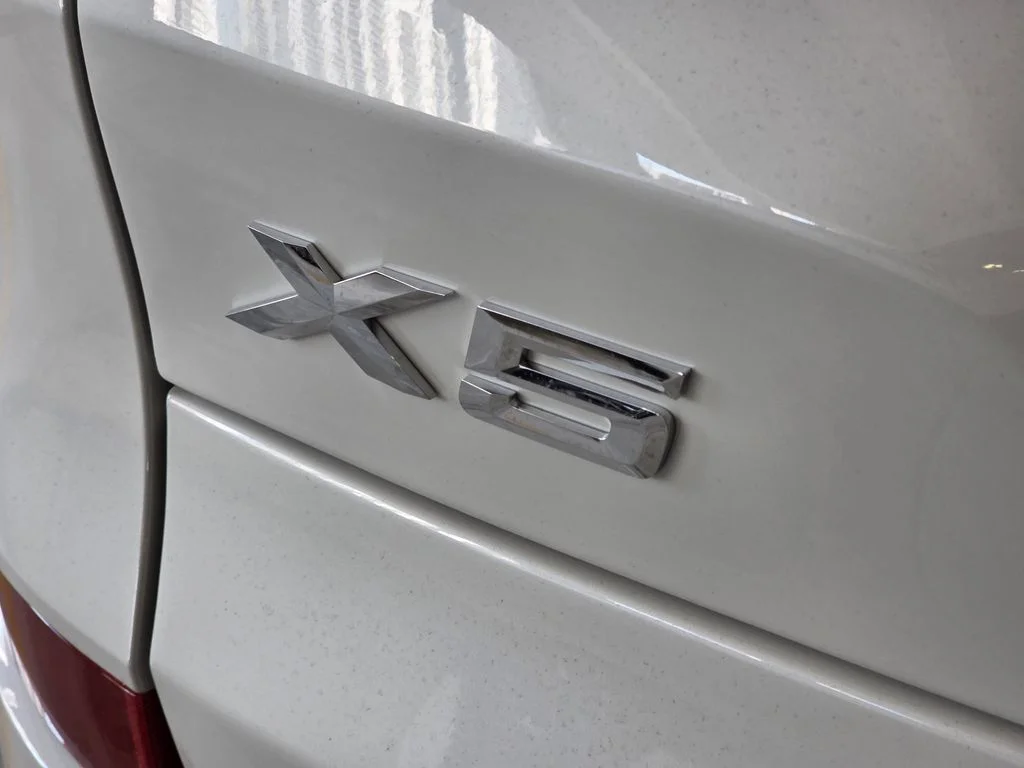 New 2026 Mineral White Metallic BMW xDrive50e image 6