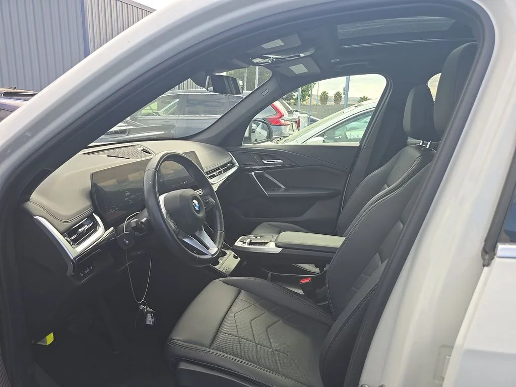 Used 2025 White BMW xDrive28i image 4