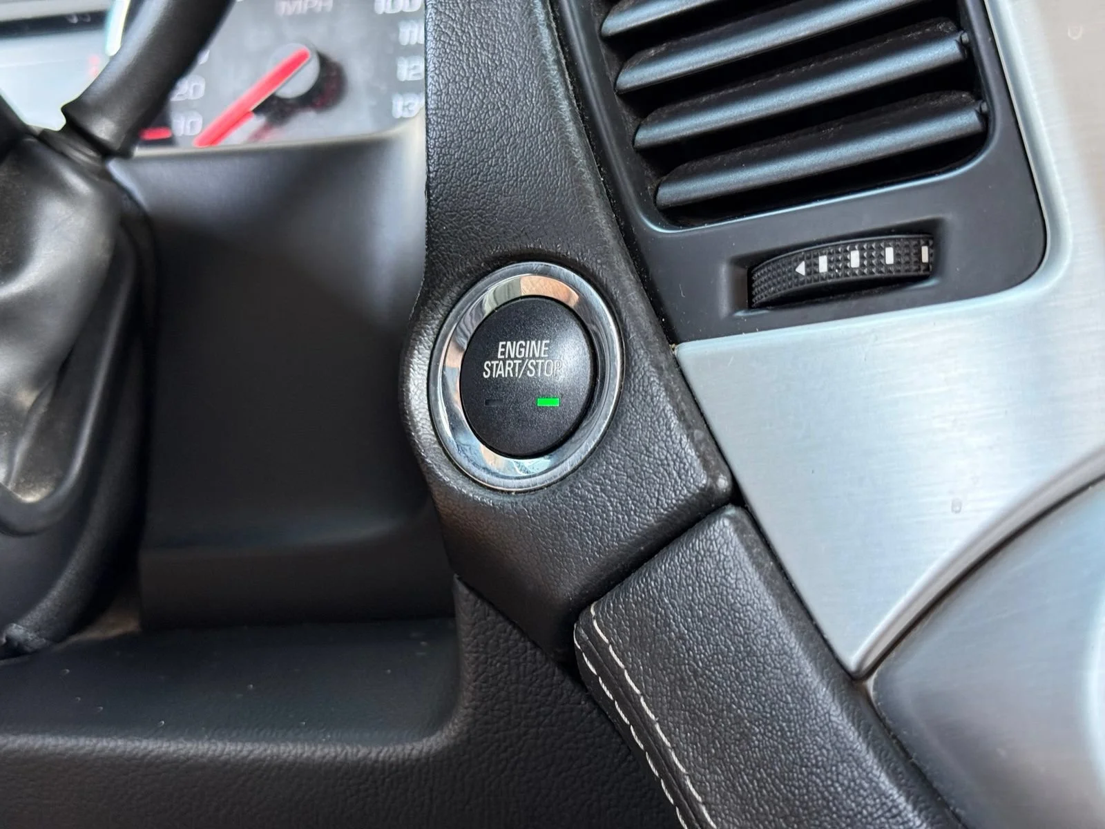 Used 2015 IRIDIUM METALLIC GMC SLT image 28