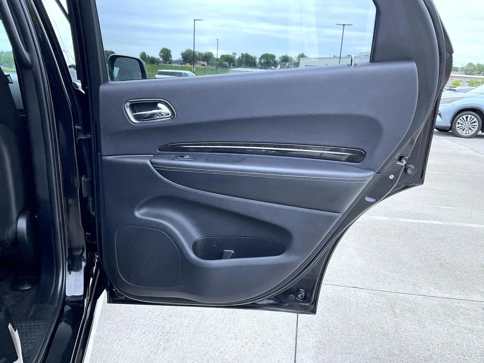 Used 2017 Black Dodge Citadel image 23