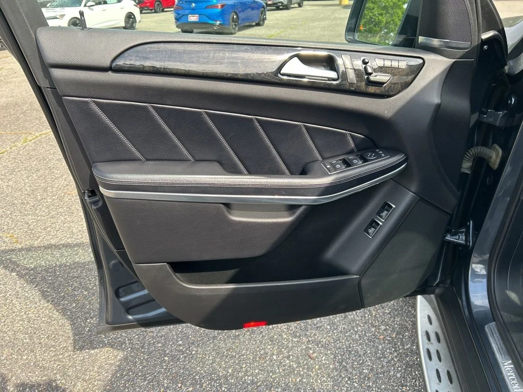 Used 2014  Mercedes-Benz GL 550 image 15