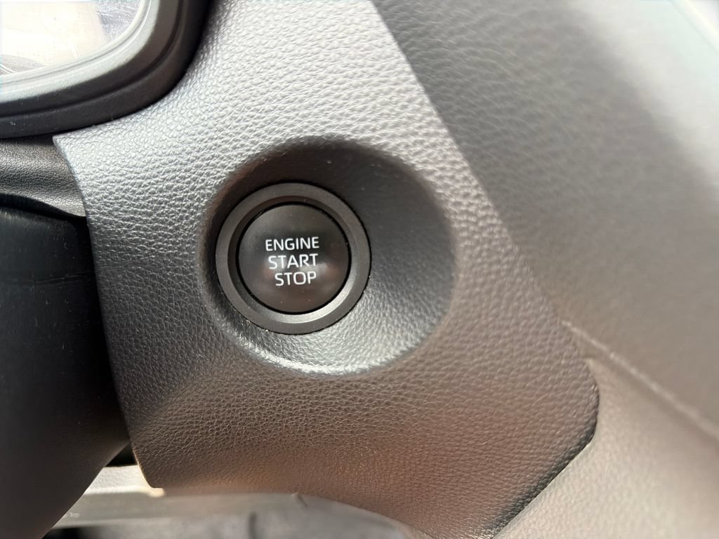 2025 Toyota Corolla Cross LE - Photo 23