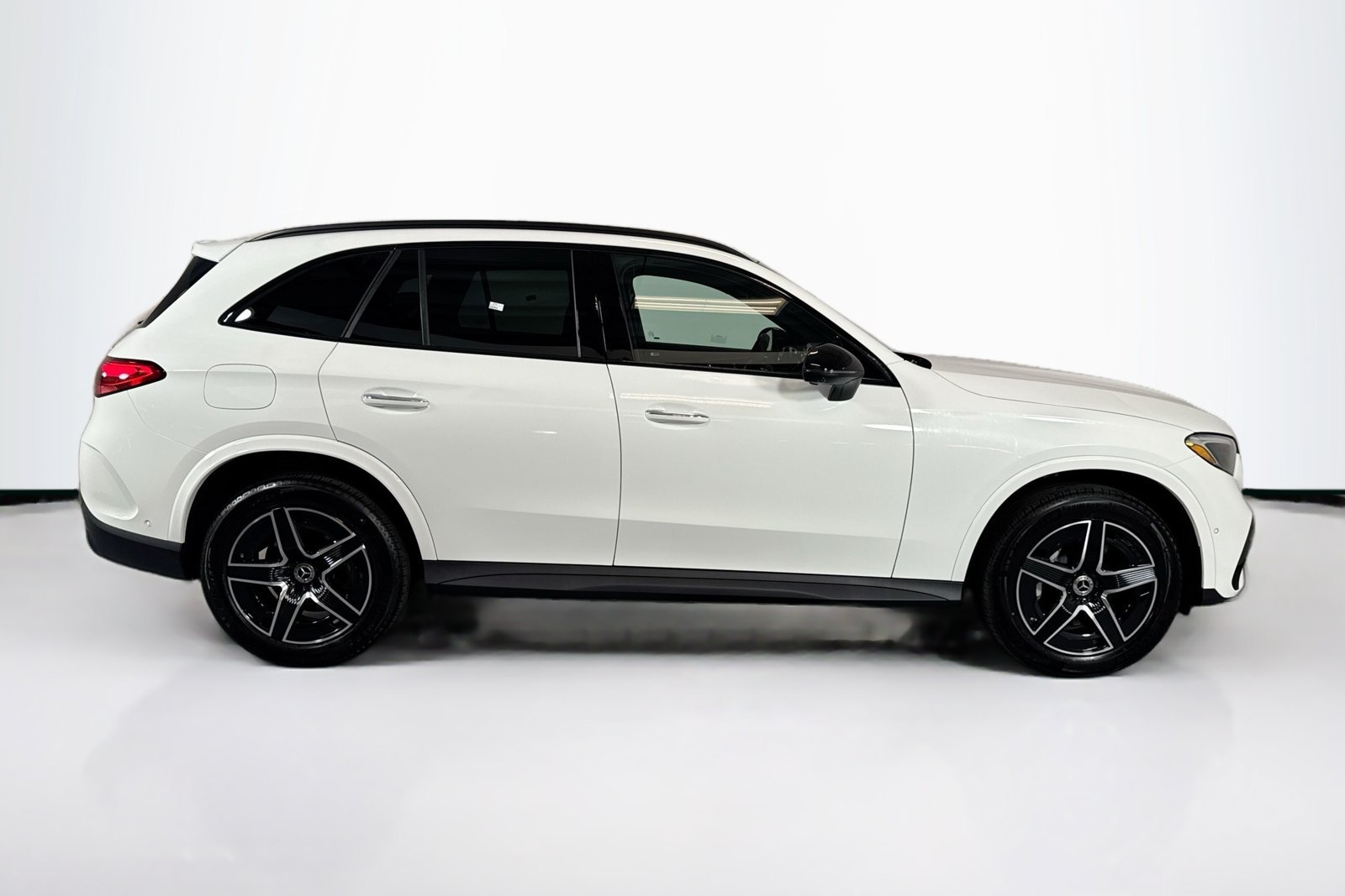 New 2026 Polar White Mercedes-Benz GLC 300 image 4