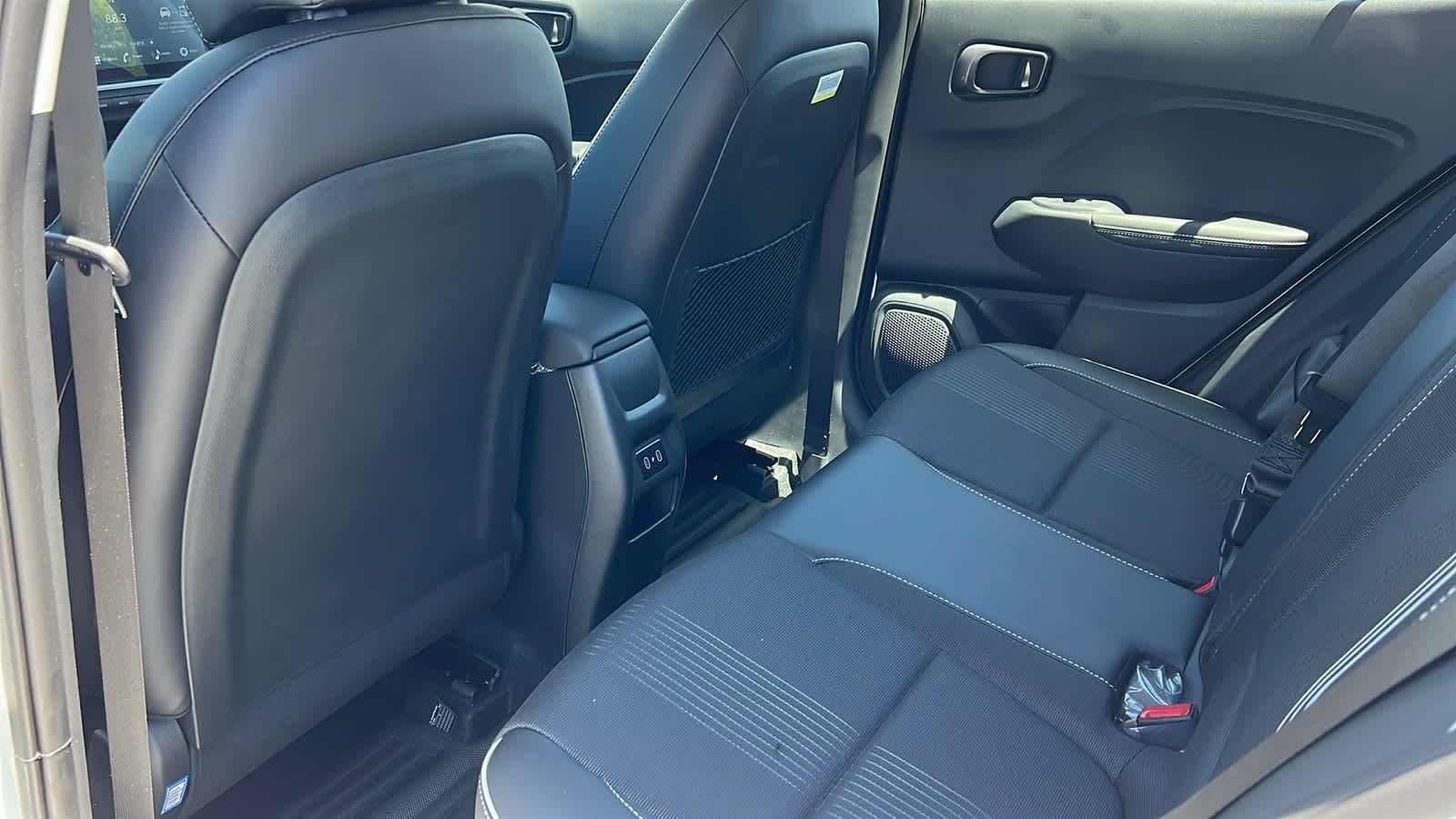 New 2026 Lunar White w/Black Roof Hyundai SEL w/Two-Tone Roof image 24